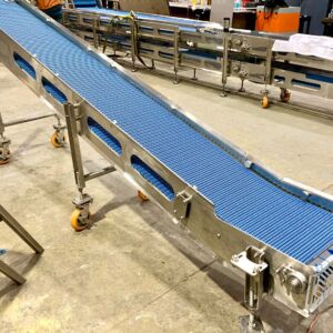 Flat-Top-Conveyor-Belt-System-Incline